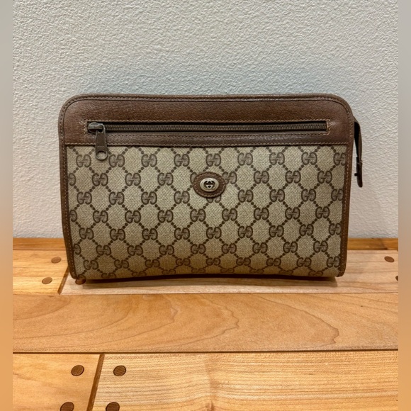 Gucci Handbags - Gucci Vintage GG Supreme Clutch Bag